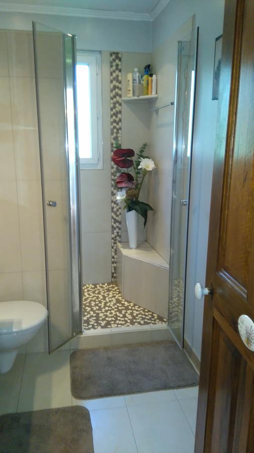 Appartements Dans Villa Privee Avec Piscine, Jardin, Parking Clos, Wifi, Climatisation Meyreuil Exterior foto