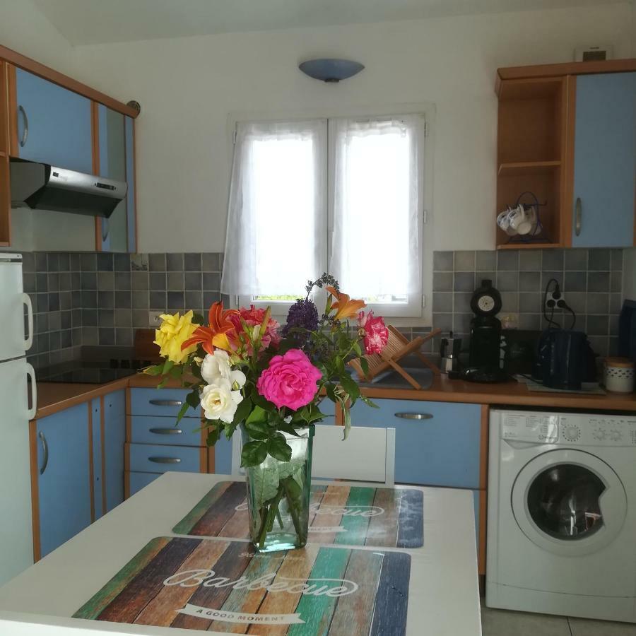 Appartements Dans Villa Privee Avec Piscine, Jardin, Parking Clos, Wifi, Climatisation Meyreuil Exterior foto